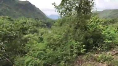 Bangkok ve Kanchanaburi Tayland arasındaki trenden görüntü