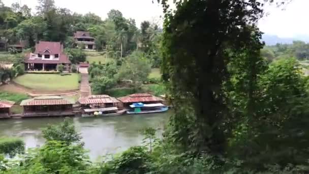 Uitzicht Vanaf Trein Death Railway Passeren Kanchanaburi Thailand — Stockvideo