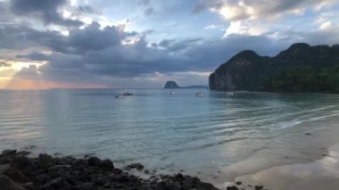 Koh Mook Tayland 'daki Farang Sahili' nde gün batımı