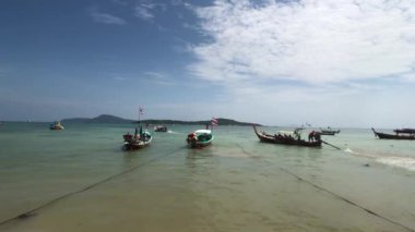 Phuket Tayland 'da uzun kuyruklu tekneler