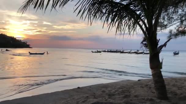 プーケットのカマラビーチでの夕日タイ — ストック動画