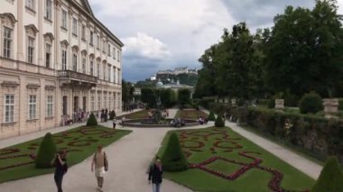 Mirabellgarten, Salzburg, Avusturya 'daki Mirabell Sarayı' nda turizmden sapma