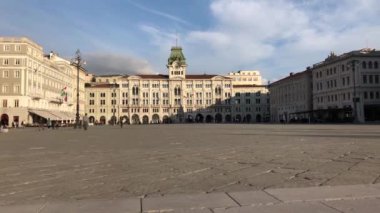İtalya 'nın Trieste şehrindeki Piazza Birim' inden zaman aşımı