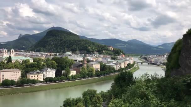 オーストリアのザルツブルク州のザルツブルグ川からの時間の経過 — ストック動画