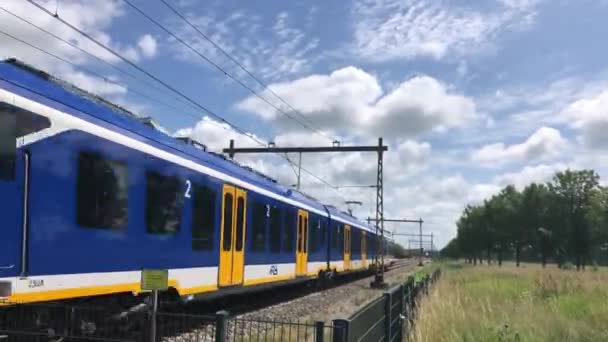 Tren Que Pasa Por Frisia Países Bajos — Vídeo de stock