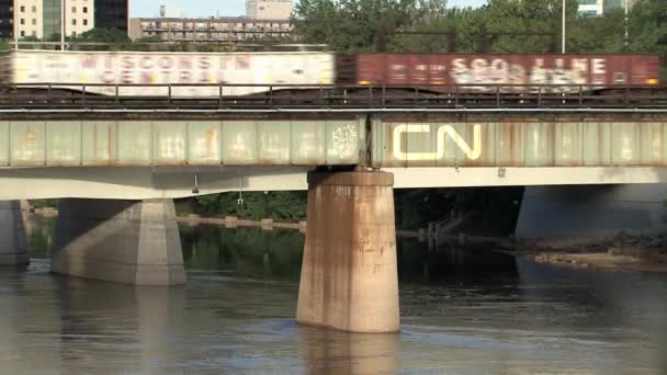 Vlak Přijíždí Winnipegu — Stock video