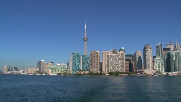 캐나다 토론토 시내를 떠나는 여객선 — 비디오