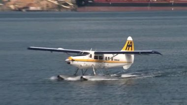Vancouver Limanı 'nda yüzen uçak, British Columbia, Kanada