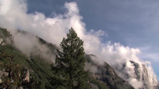 Inclinez-vous des nuages au paysage