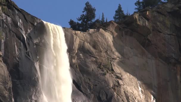 Закрийте Водоспад Національному Парку Йосеміті — стокове відео