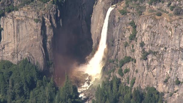 Arco Iris Una Cascada — Vídeo de stock