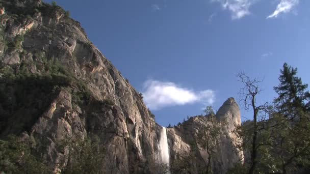 Moln Och Vattenfall Tid Förfaller Yosemite Nationalpark — Stockvideo