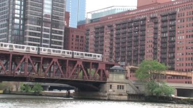 Chicago nehrindeki bir su taksisinden görüntü