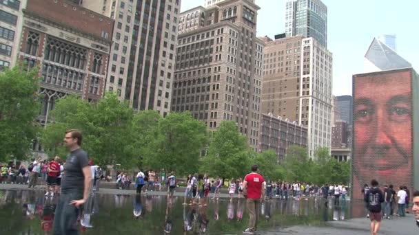 Fuente Corona Parque Del Milenio Chicago — Vídeos de Stock