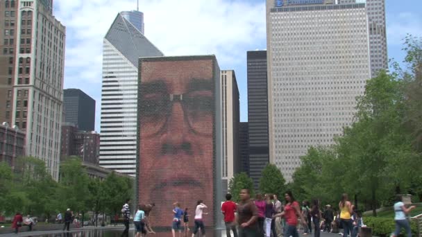 Kronfontänen Millennium Park Chicago — Stockvideo