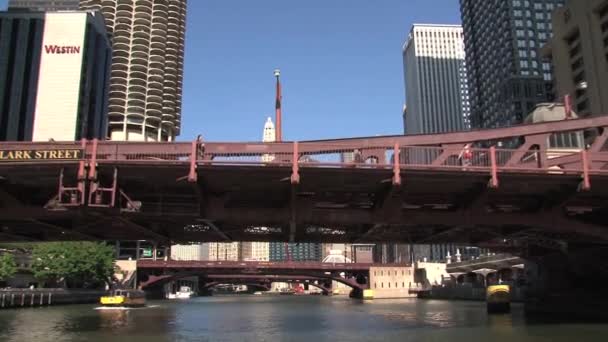 Σικάγο Θέα Του Ποταμού Από Ένα Πλοίο — Αρχείο Βίντεο