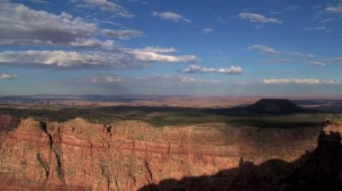 Büyük Kanyon 'un üzerinde hareket eden bulut gölgelerinin zaman çizelgesi