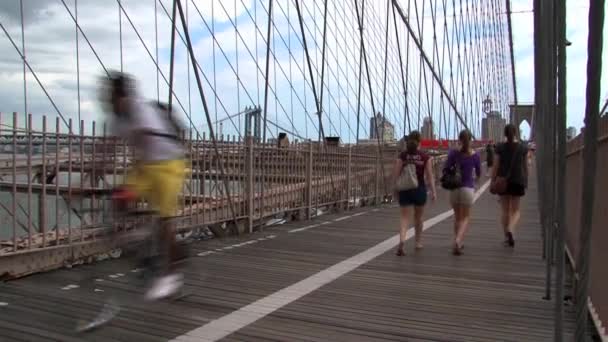 People Walking Brooklyn Bridge New York — Stock Video