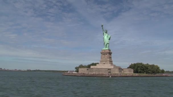 Die Freiheitsstatue — Stockvideo