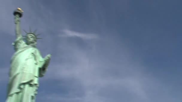 ニューヨークの自由の女神のパン — ストック動画