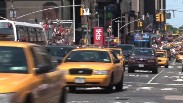 Κυκλοφορία Στην Times Square Στη Νέα Υόρκη — Αρχείο Βίντεο