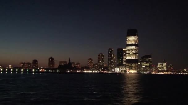 ニューヨーク市のスカイライン2010夜 — ストック動画