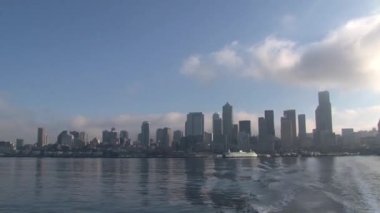 Sabah feribottan Seattle Skyline manzarası