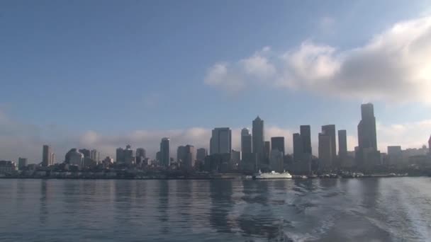 Seattle Skyline Άποψη Από Ένα Πλοίο Πρωί — Αρχείο Βίντεο