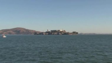 Sabah Alcatraz uzaklaşır