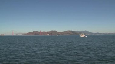 Sabah Golden Gate Köprüsü 'nde teknelerle