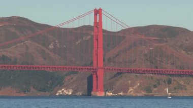 Golden Gate Köprüsünü kapatın. Uzaklaştırın.