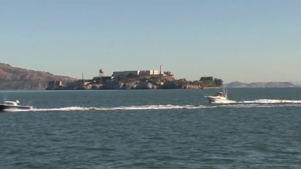 Lanchas Frente Alcatraz San Francisco — Vídeo de stock