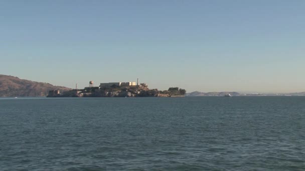 Még Mindig Alcatraz Reggel Komppal Háttérben — Stock videók