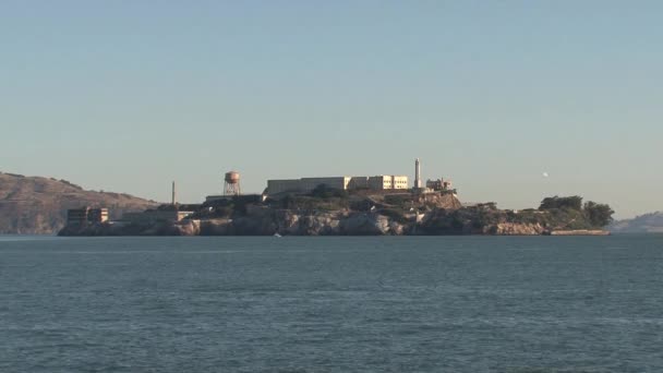 Tiro Medio Desde Alcatraz — Vídeos de Stock