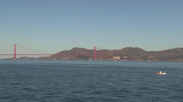 Canoa Fronte Golden Gate Bridge — Video Stock