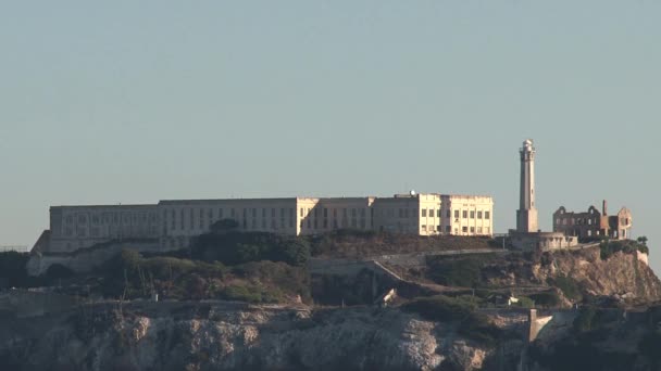 Primer Plano Alcatraz Acercar Muelle — Vídeos de Stock