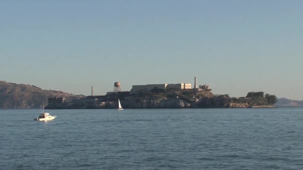 Pesca Vela Cerca Alcatraz — Vídeos de Stock