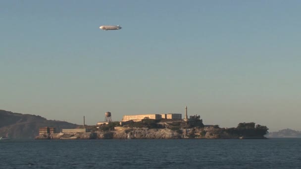 Zeppelin Alcatraz San Francisco Verenigde Staten — Stockvideo
