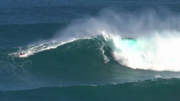 Surfer Wielkiej Fali Surfing Przerwa Szczęki Północnym Brzegu Wyspy Maui — Wideo stockowe