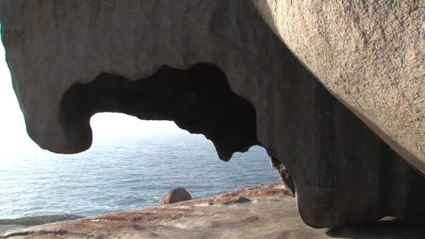 澳大利亚袋鼠岛上引人注目的岩石 — 图库视频影像