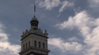 Dunedin Tren İstasyonu, Yeni Zelanda üzerindeki bulutlar