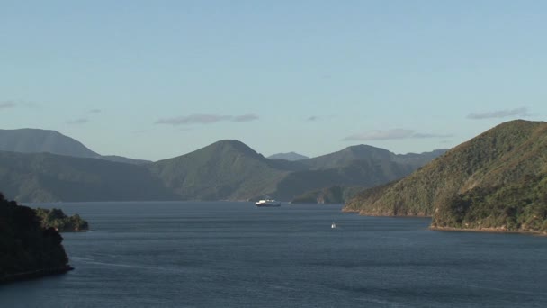 抵达新西兰皮克顿的渡船 — 图库视频影像