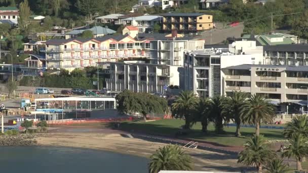 ニュージーランドのピトン港ズームアウト — ストック動画