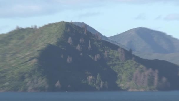 Zoom arrière de la zone Picton en Nouvelle-Zélande