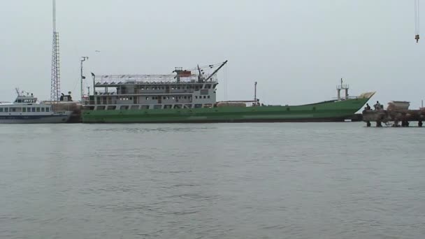 Gâmbia Ferry Velho Banjul Para Barra 2013 — Vídeo de Stock