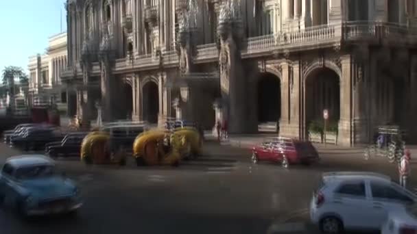 Классические Автомобили Центре Гаваны Куба — стоковое видео