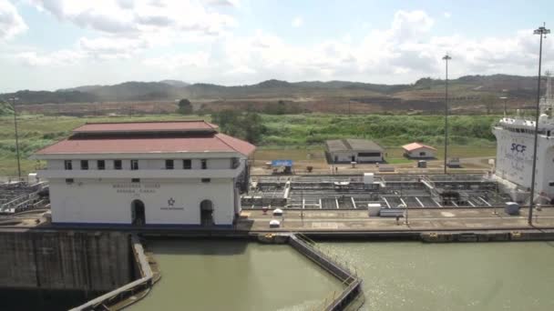 Twerskoj Brücke Tanker Verlässt Panama Kanal Miraflores Schleusen — Stockvideo