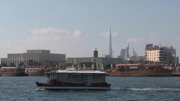 Ferry Dans Port Dubaï — Video