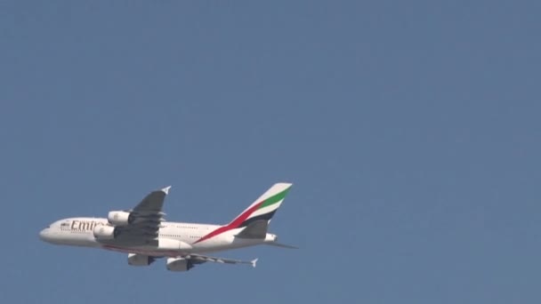 Descolagem Avião A380 Emirates Dubai — Vídeo de Stock