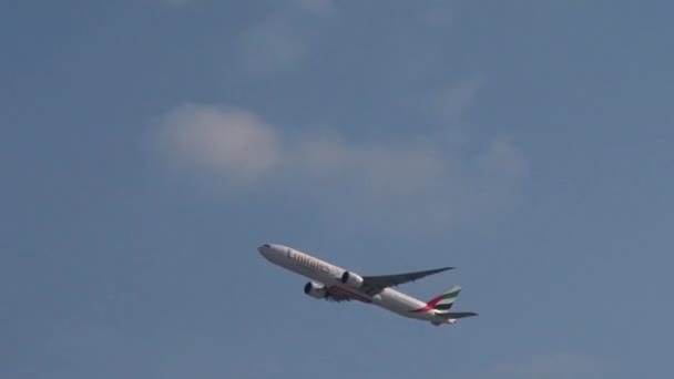 Takeoff Emirates Flygplan Dubai — Stockvideo
